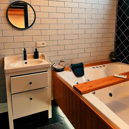 Pentalow Black House Jacuzzi & Private Garden Chalet Kocaeli